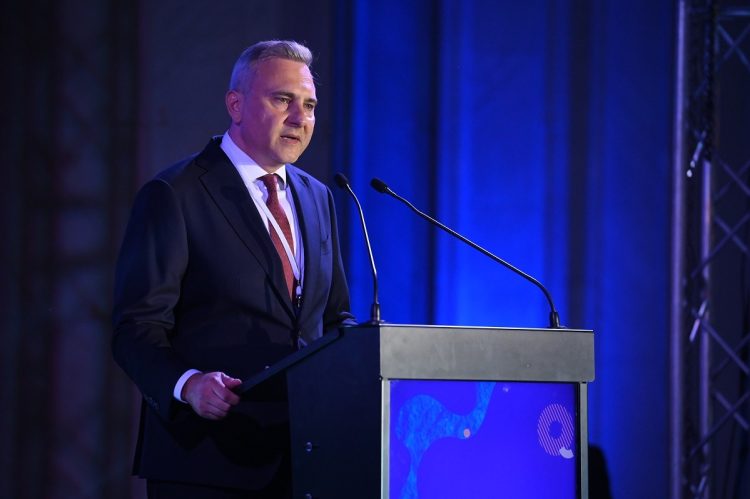 Guvernul, invitat la consultări publice de reprezentanții PALMED: Milioane de români riscă să se confrunte cu limitarea accesului la servicii de sănătate