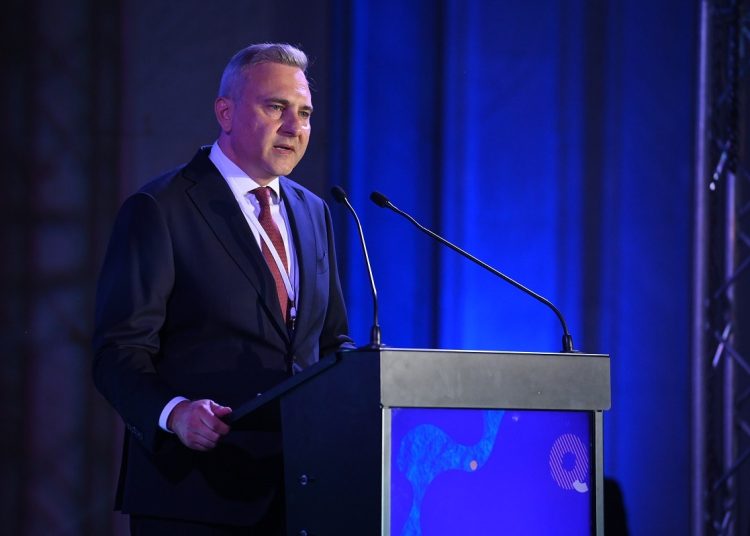 Guvernul, invitat la consultări publice de reprezentanții PALMED: Milioane de români riscă să se confrunte cu limitarea accesului la servicii de sănătate