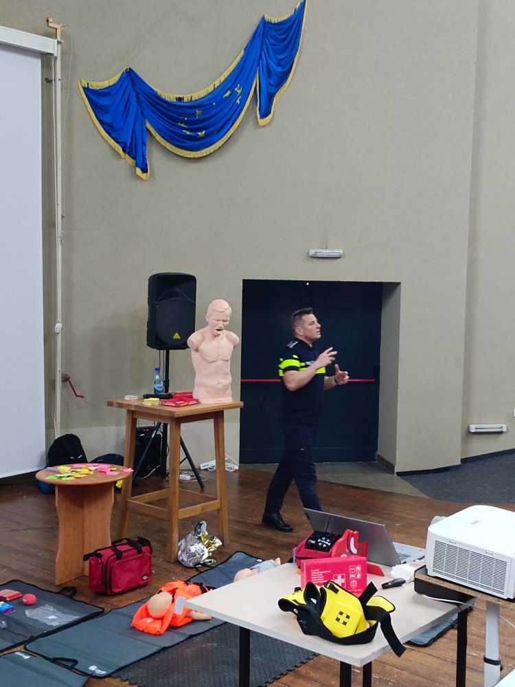 Costin Croitoriu ne învață cum să salvăm vieți: curs gratuit de prim ajutor organizat de Academia de Poliție